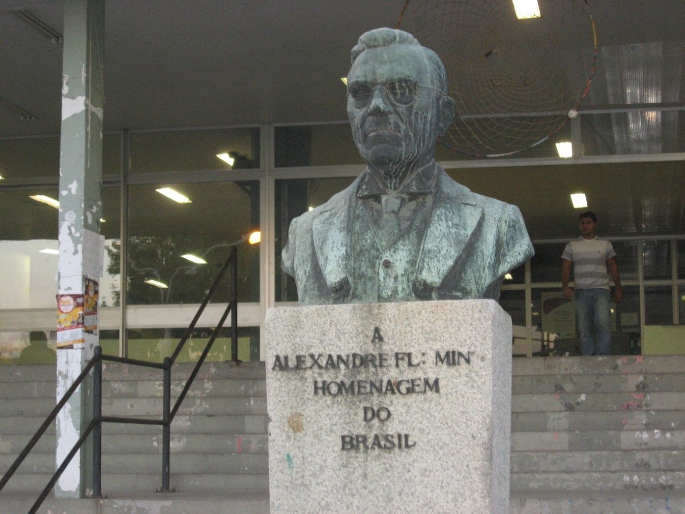 Alexander Fleming's bust (6).JPG